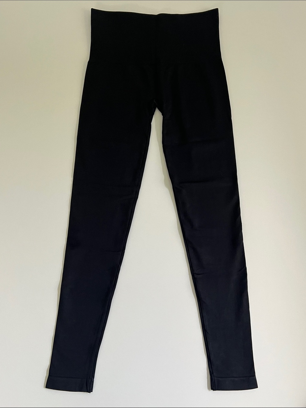 ASSETS by Spanx Women’s SEAMLESS LEGGINGS Black M Medium Shaping Tummy Control
